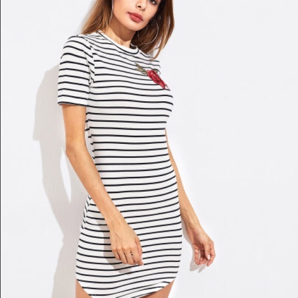 Striped Black & White Short Sleeve Dress Embroidered Rose Size L NWT - Picture 3 of 5